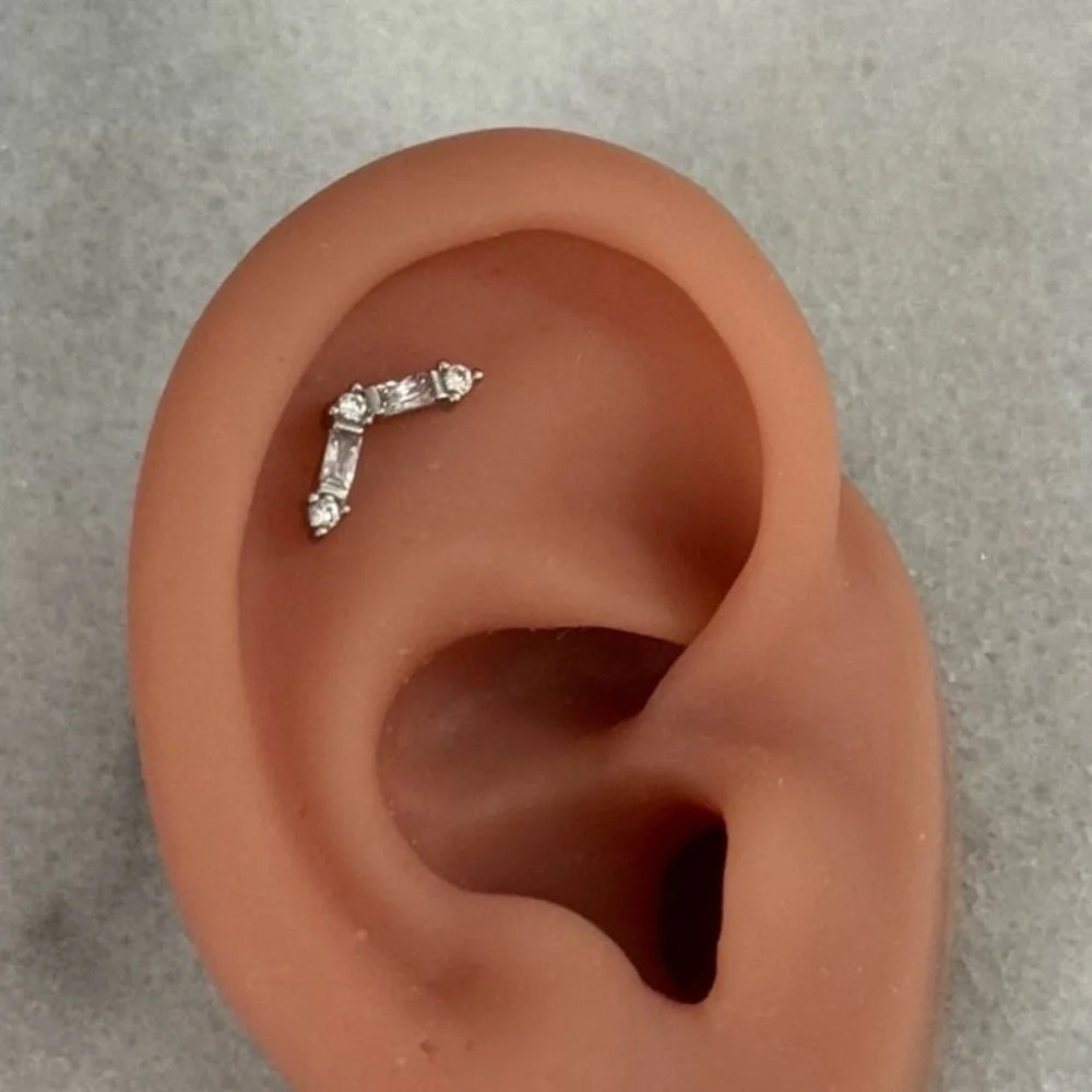 Silver Crystal Arch Arrow Carrilage Earring Brand New
